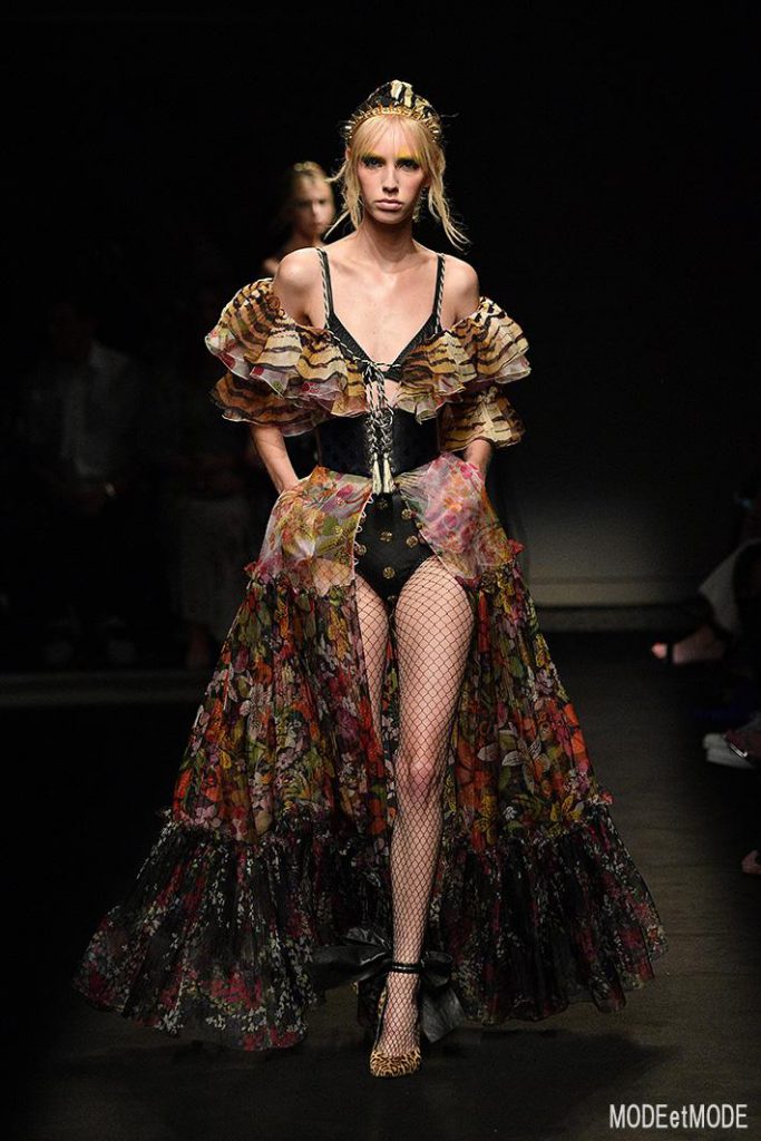 DUNDAS : Runway – Paris Fashion Week – Haute Couture Fall/Winter 2019/2020