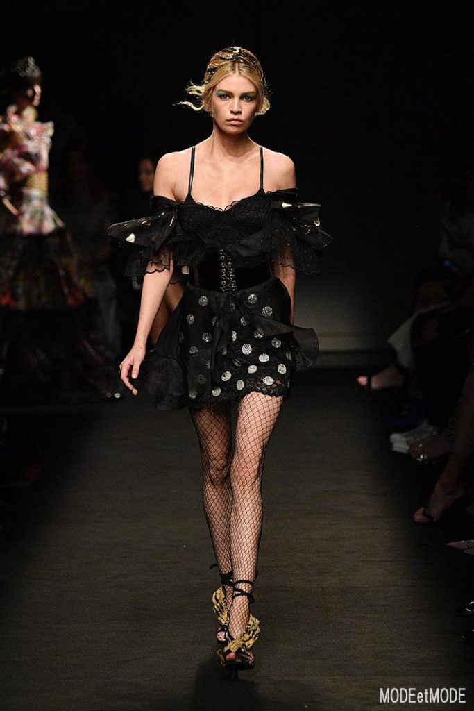 DUNDAS : Runway – Paris Fashion Week – Haute Couture Fall/Winter 2019/2020