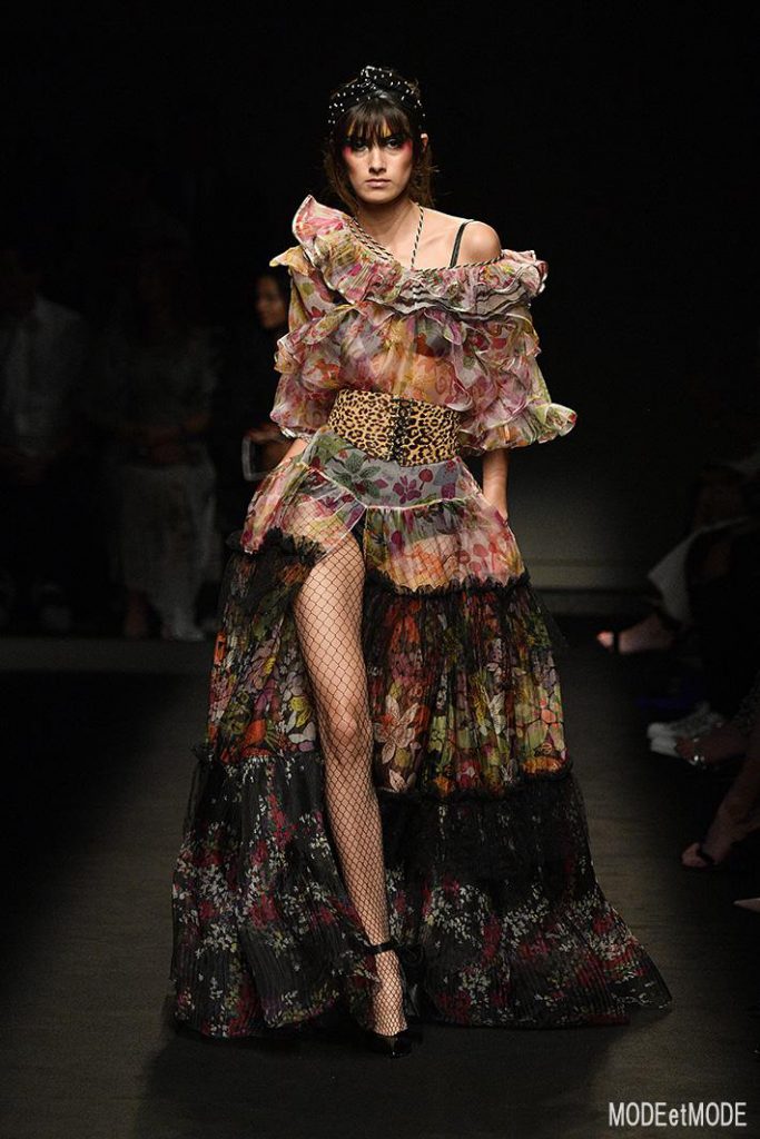 DUNDAS : Runway – Paris Fashion Week – Haute Couture Fall/Winter 2019/2020