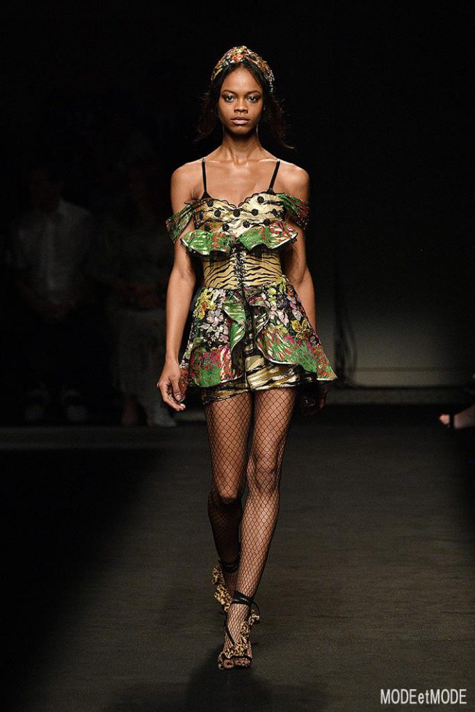DUNDAS : Runway – Paris Fashion Week – Haute Couture Fall/Winter 2019/2020