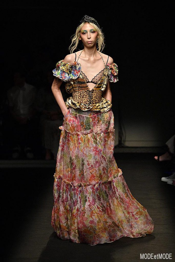 DUNDAS : Runway – Paris Fashion Week – Haute Couture Fall/Winter 2019/2020