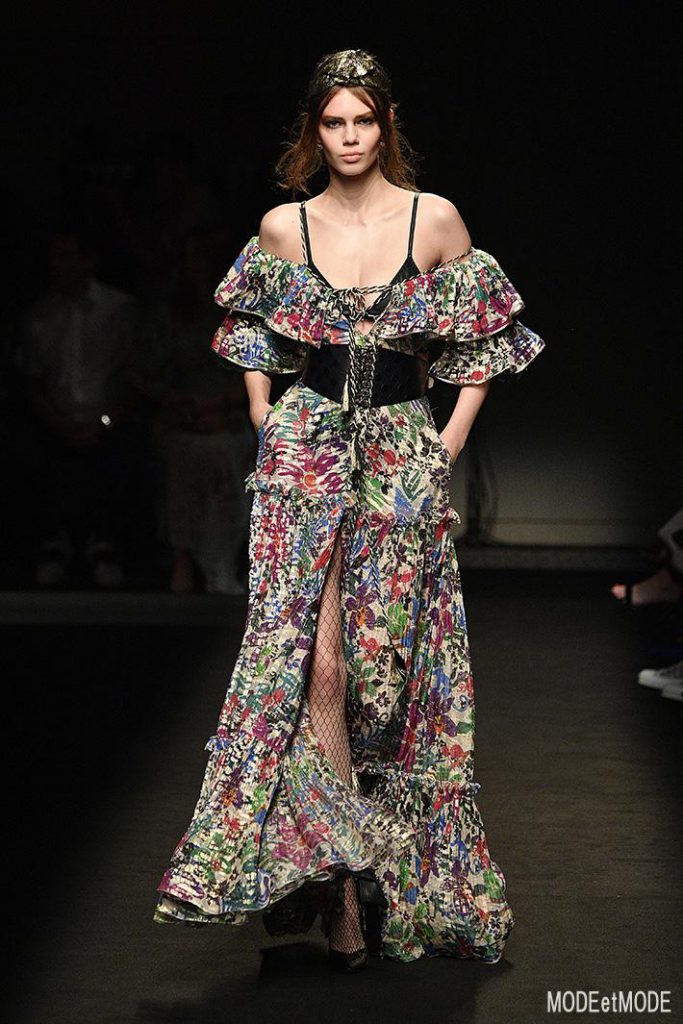DUNDAS : Runway – Paris Fashion Week – Haute Couture Fall/Winter 2019/2020