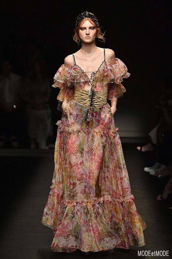 DUNDAS : Runway – Paris Fashion Week – Haute Couture Fall/Winter 2019/2020