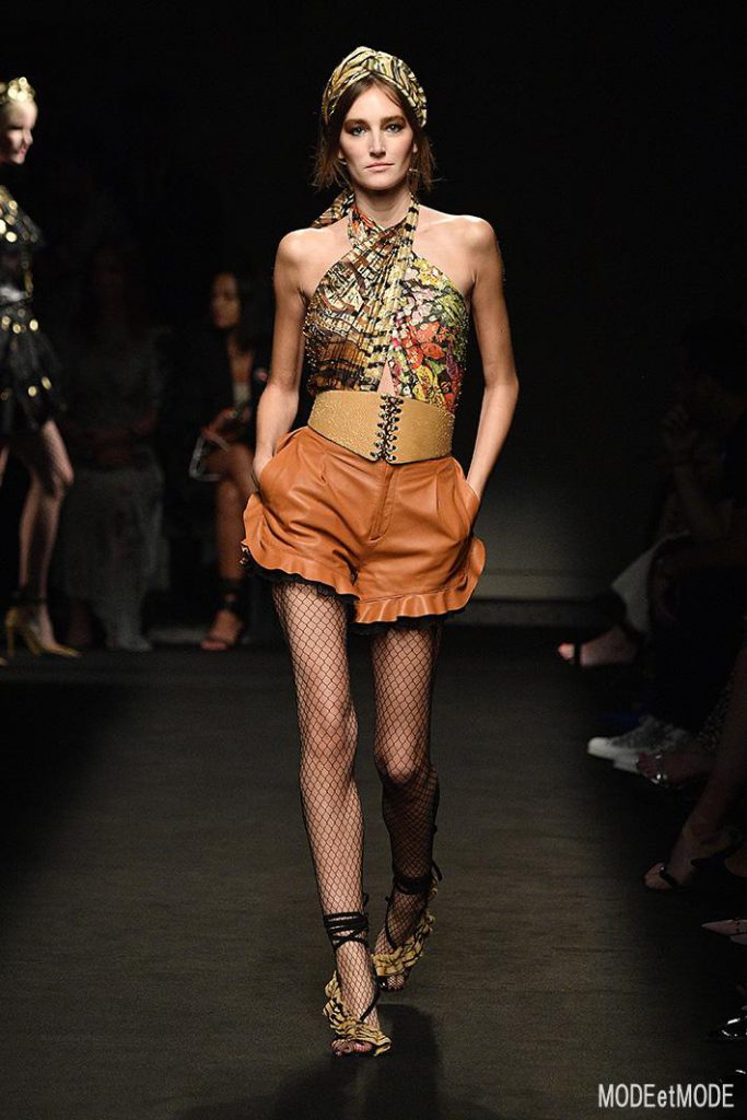 DUNDAS : Runway – Paris Fashion Week – Haute Couture Fall/Winter 2019/2020