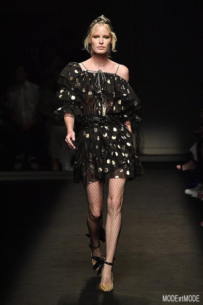 DUNDAS : Runway – Paris Fashion Week – Haute Couture Fall/Winter 2019/2020
