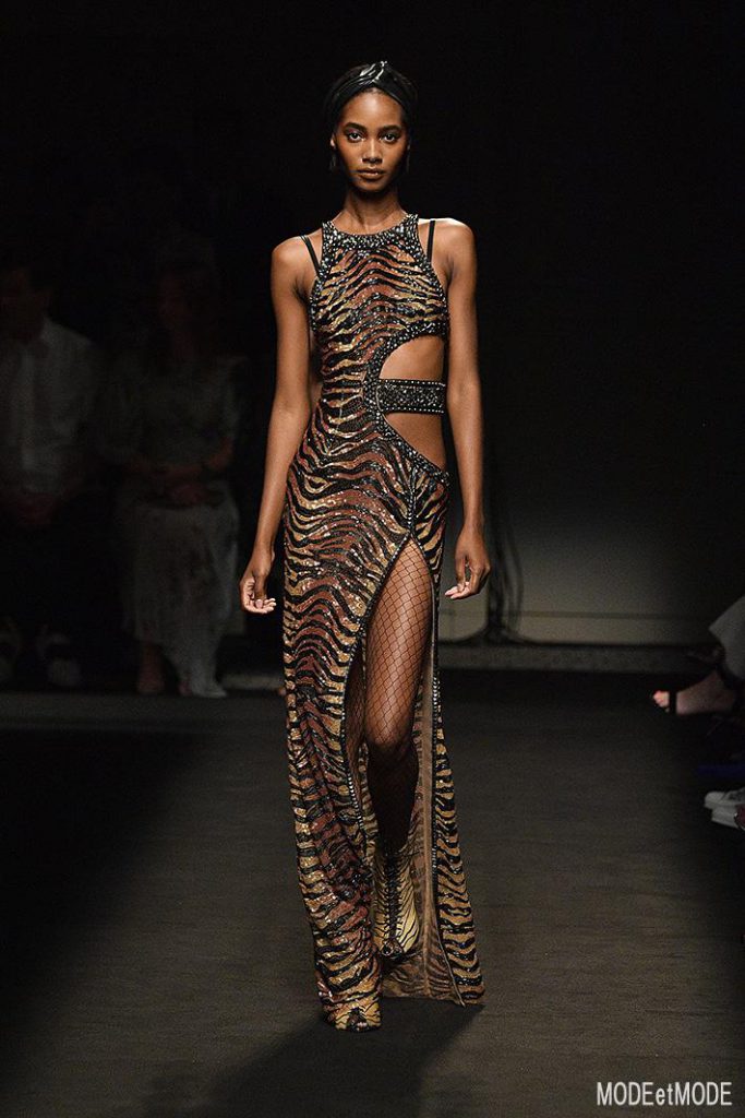 DUNDAS : Runway – Paris Fashion Week – Haute Couture Fall/Winter 2019/2020