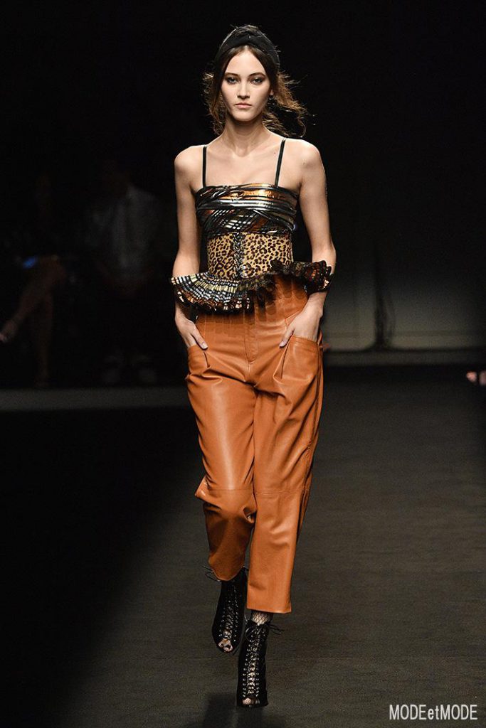 DUNDAS : Runway – Paris Fashion Week – Haute Couture Fall/Winter 2019/2020