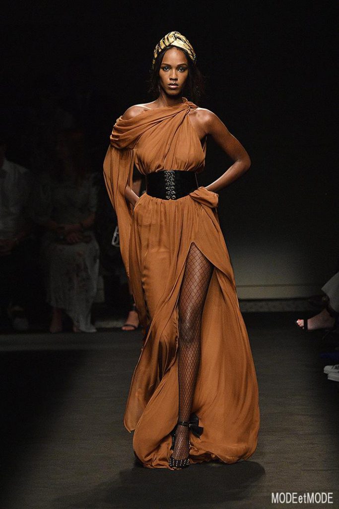 DUNDAS : Runway – Paris Fashion Week – Haute Couture Fall/Winter 2019/2020
