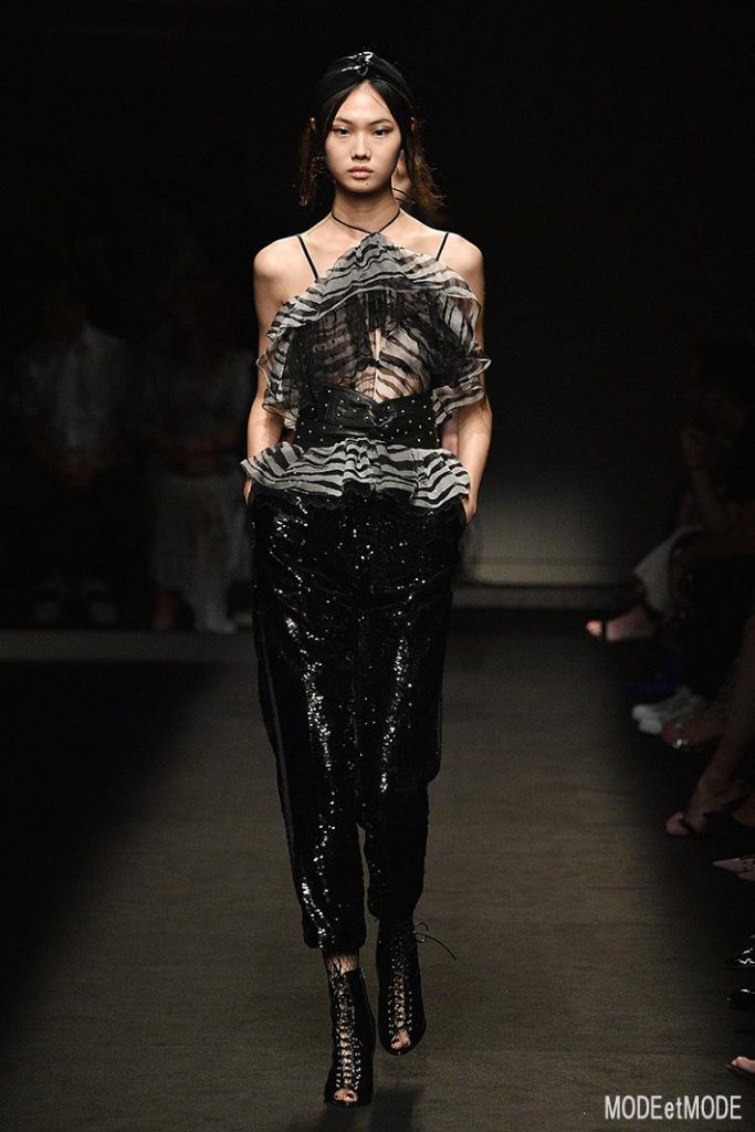 DUNDAS : Runway – Paris Fashion Week – Haute Couture Fall/Winter 2019/2020