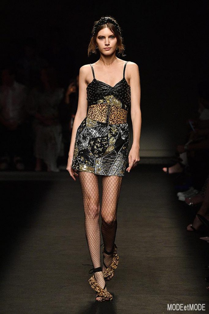 DUNDAS : Runway – Paris Fashion Week – Haute Couture Fall/Winter 2019/2020