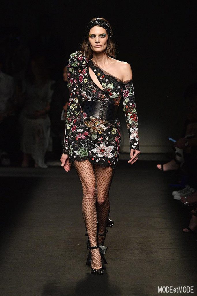 DUNDAS : Runway – Paris Fashion Week – Haute Couture Fall/Winter 2019/2020