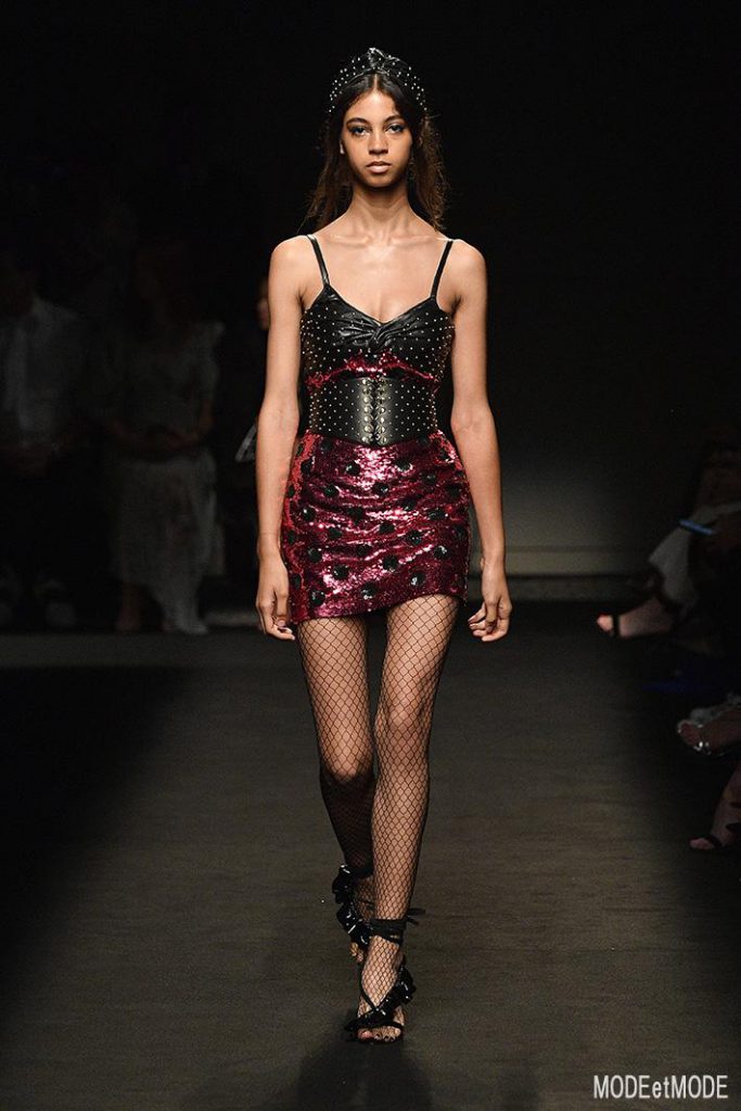 DUNDAS : Runway – Paris Fashion Week – Haute Couture Fall/Winter 2019/2020
