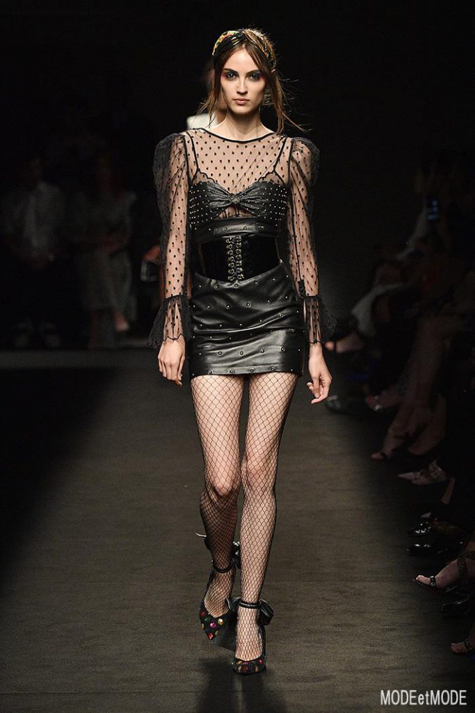 DUNDAS : Runway – Paris Fashion Week – Haute Couture Fall/Winter 2019/2020