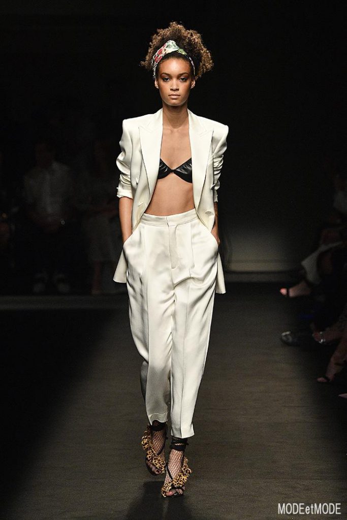 DUNDAS : Runway – Paris Fashion Week – Haute Couture Fall/Winter 2019/2020