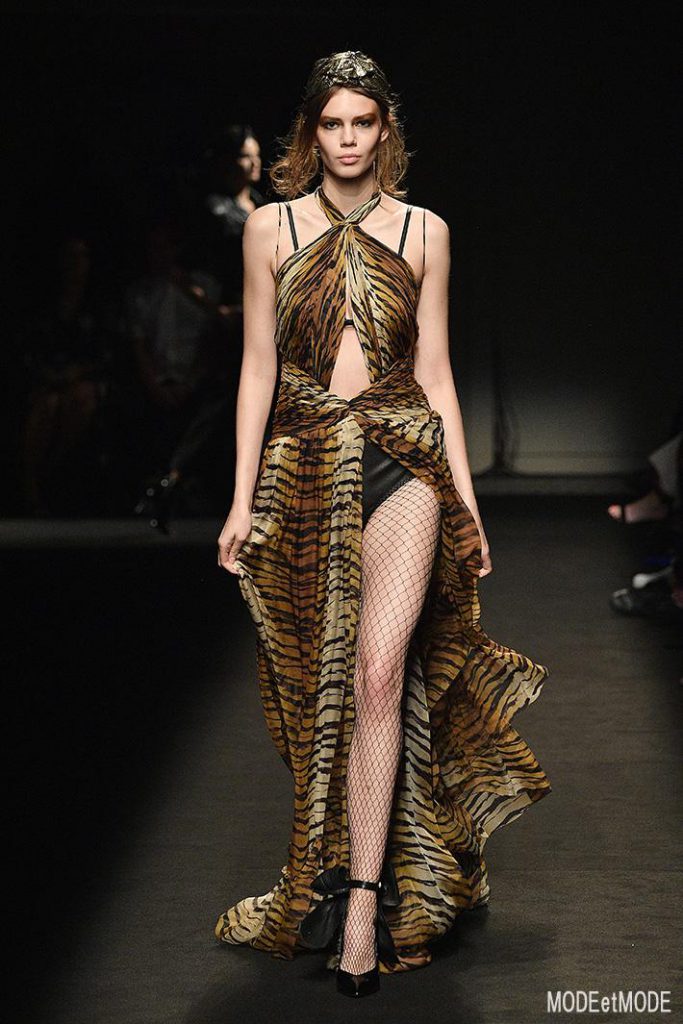 DUNDAS : Runway – Paris Fashion Week – Haute Couture Fall/Winter 2019/2020