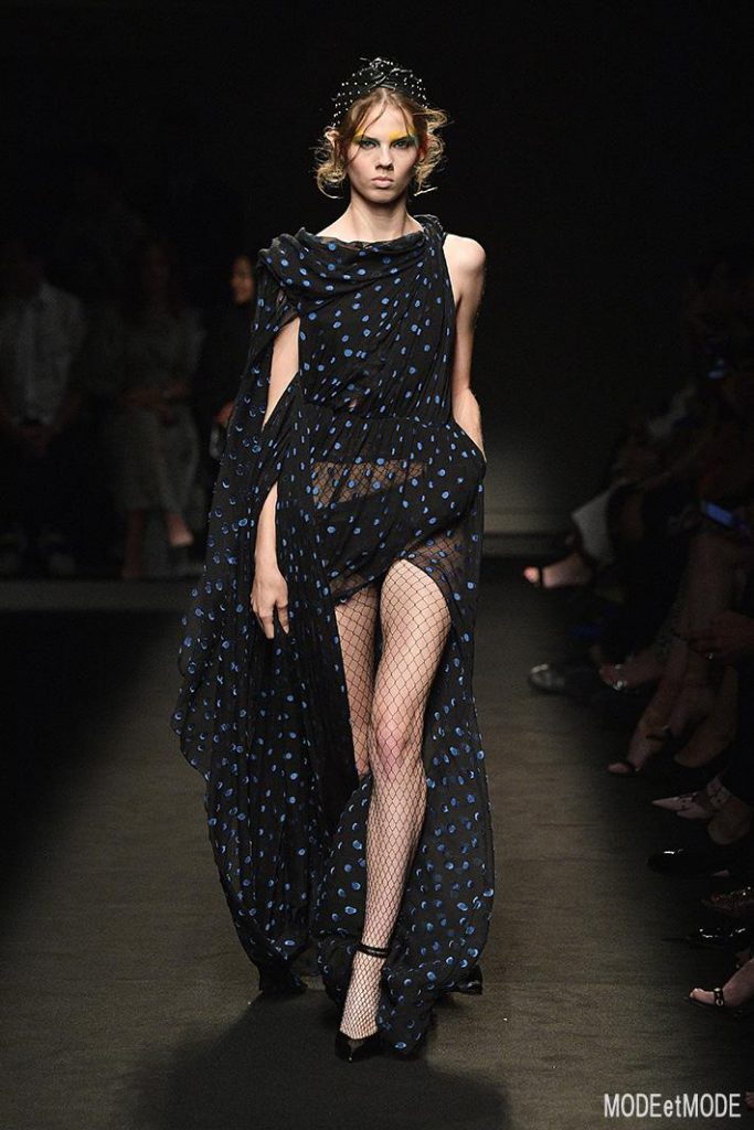 DUNDAS : Runway – Paris Fashion Week – Haute Couture Fall/Winter 2019/2020