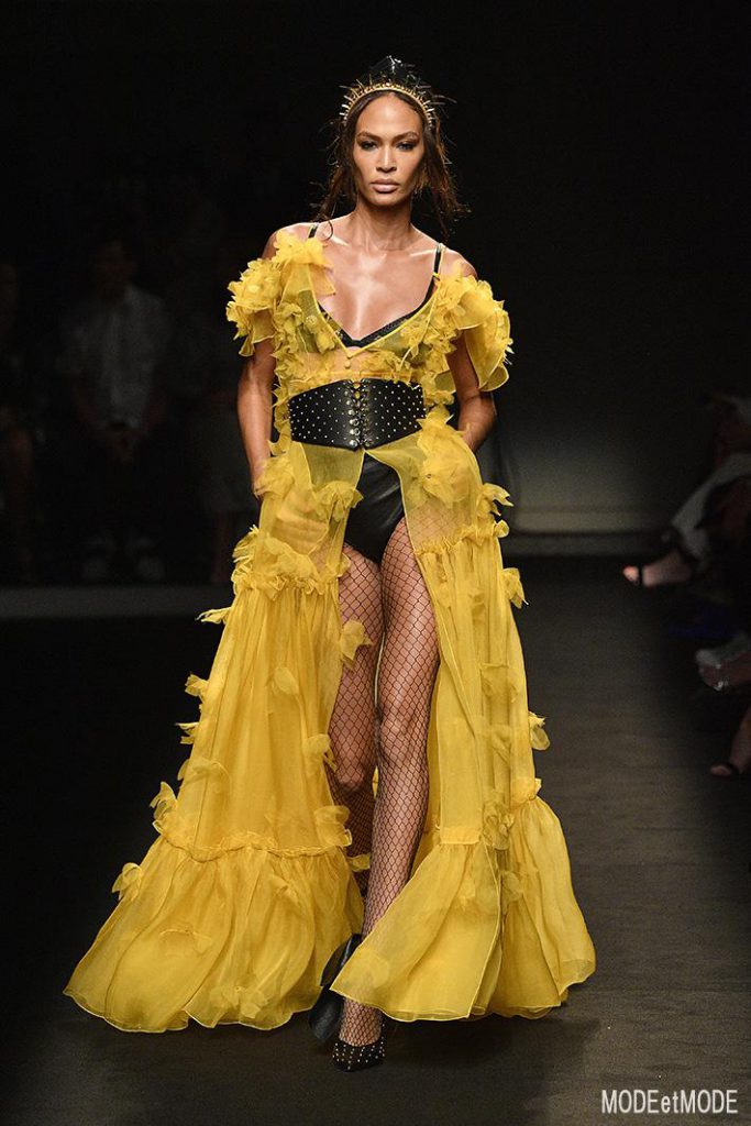 DUNDAS : Runway – Paris Fashion Week – Haute Couture Fall/Winter 2019/2020