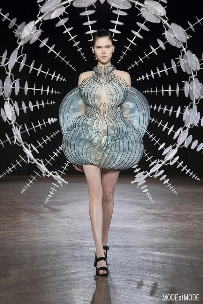 iris_van_herpen_aw19hc_001