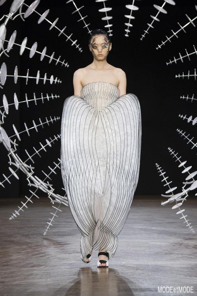 iris_van_herpen_aw19hc_002