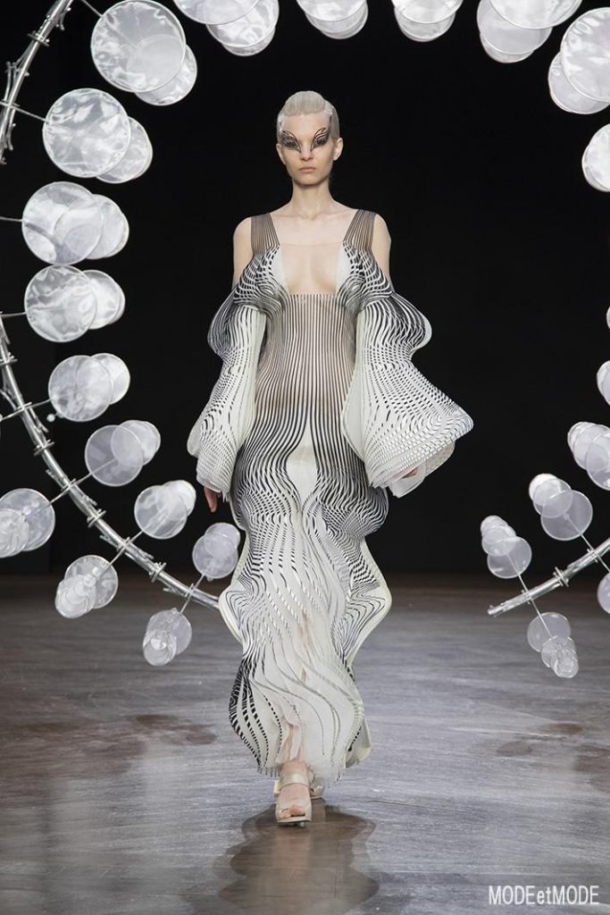 iris_van_herpen_aw19hc_004