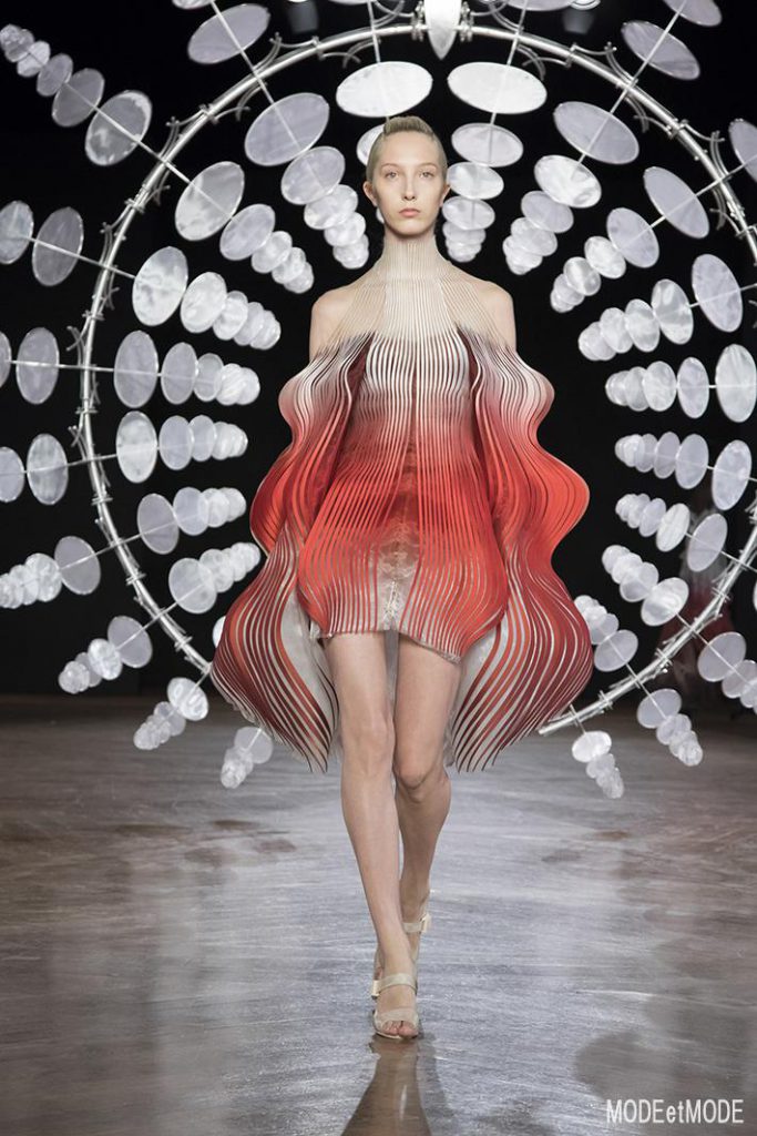 iris_van_herpen_aw19hc_006