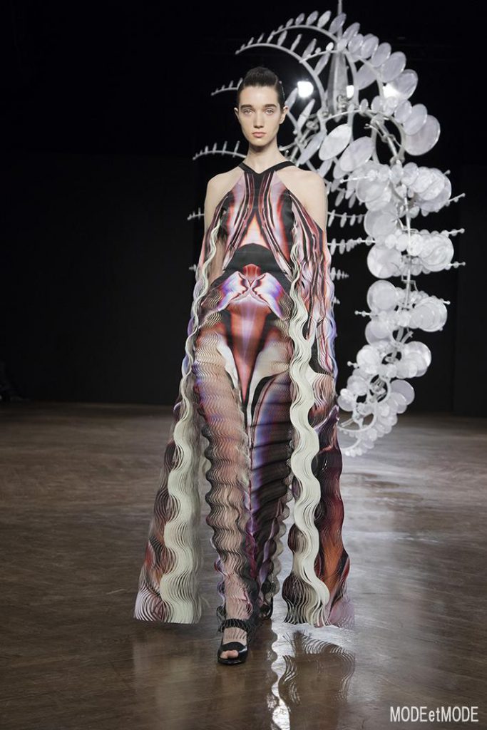 iris_van_herpen_aw19hc_007