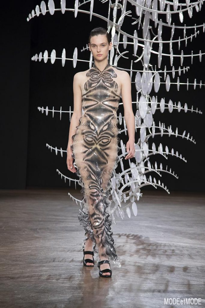 iris_van_herpen_aw19hc_008