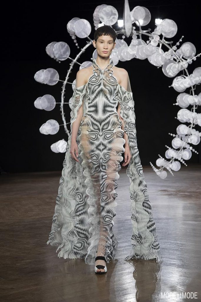 iris_van_herpen_aw19hc_009