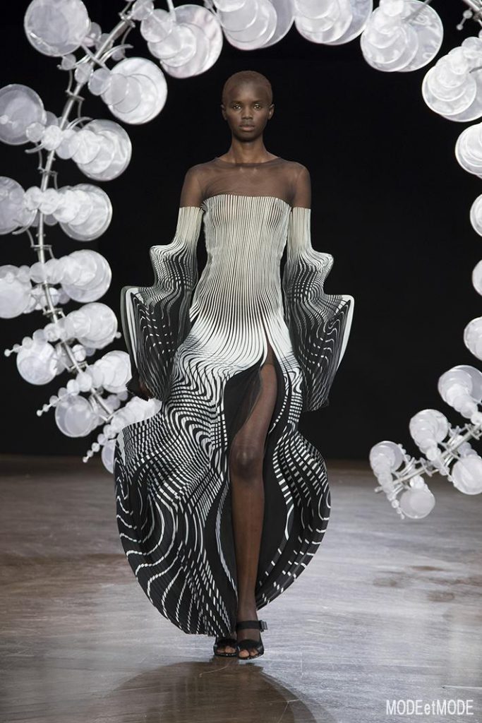 iris_van_herpen_aw19hc_010