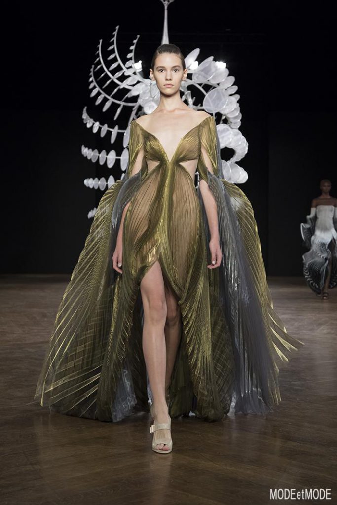 iris_van_herpen_aw19hc_011