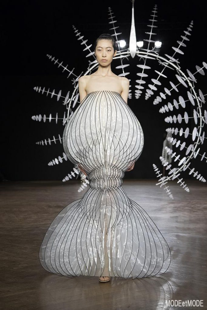 iris_van_herpen_aw19hc_017