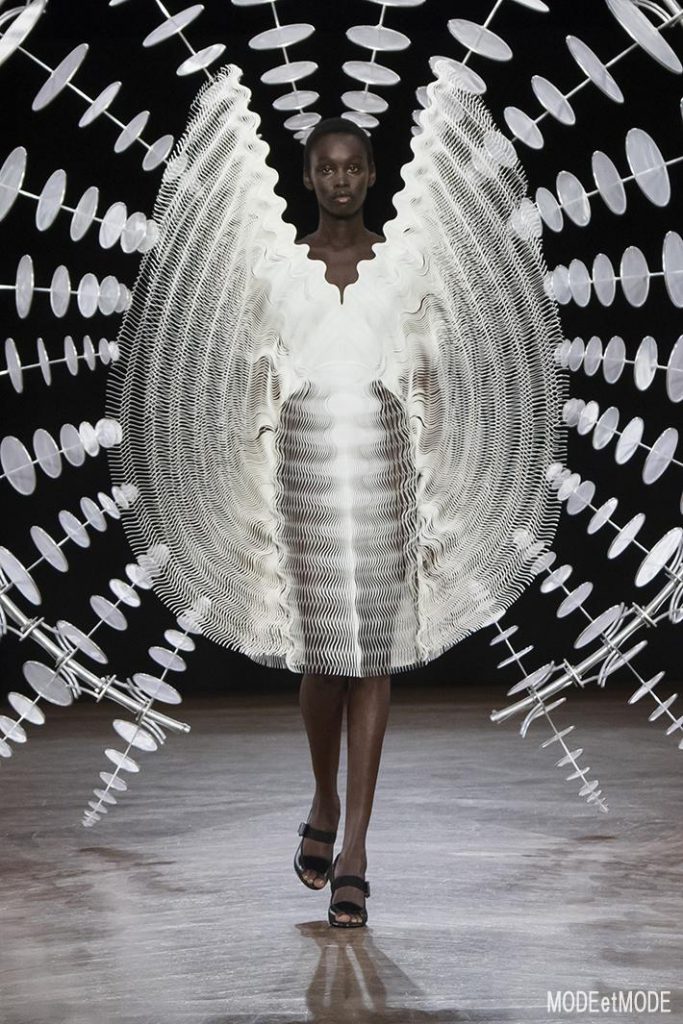 iris_van_herpen_aw19hc_018