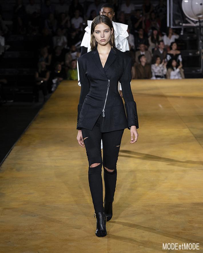 Burberry_ss20_059