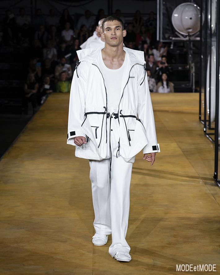 Burberry_ss20_075