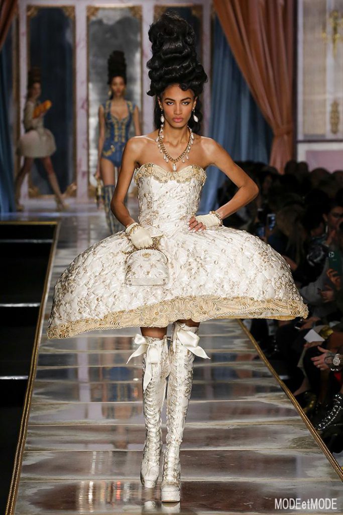 Moschino_aw20pap_004