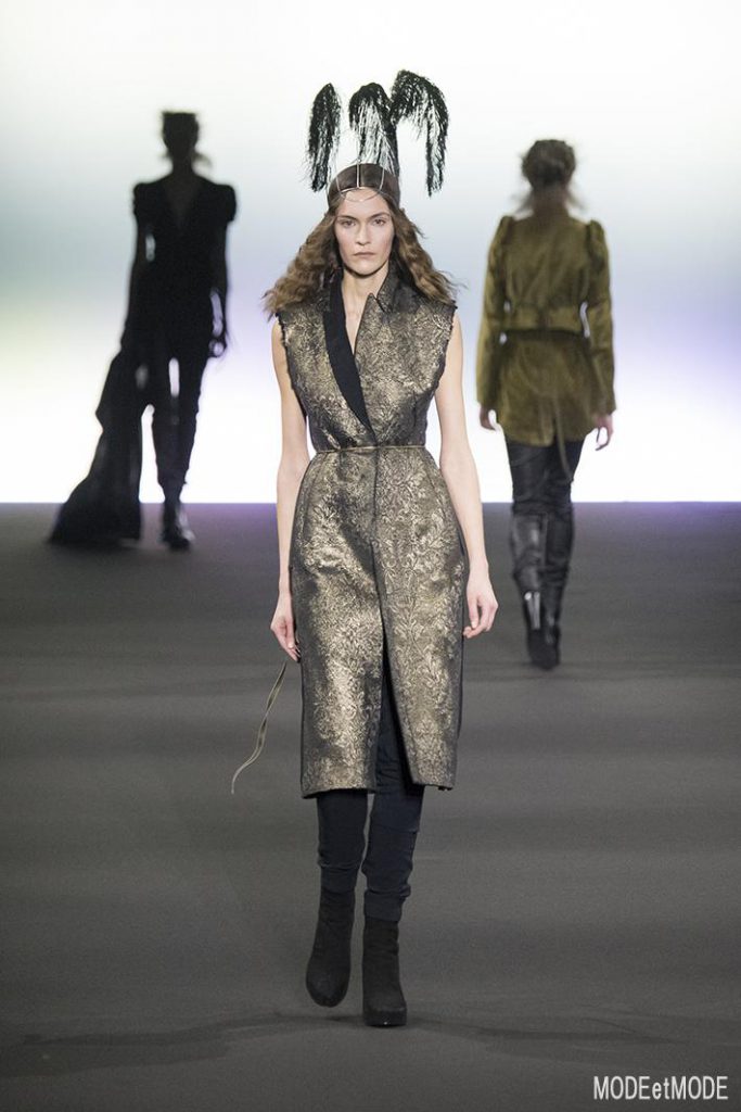 ann-demeulemeester_aw20pap_019