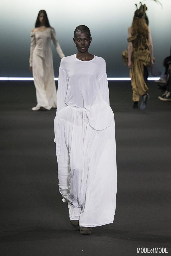 ann-demeulemeester_aw20pap_027