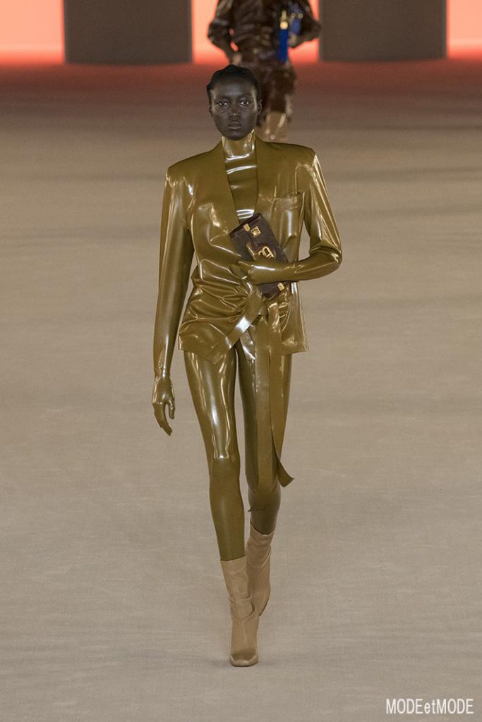 balmain_aw20pap_059