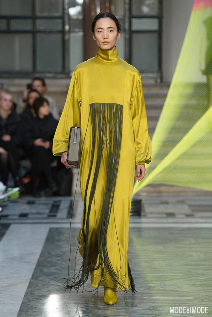 roksanda_aw20pap_002