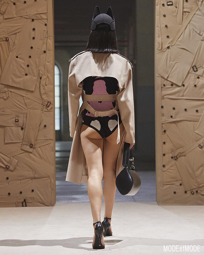 Burberry_SS22_004b