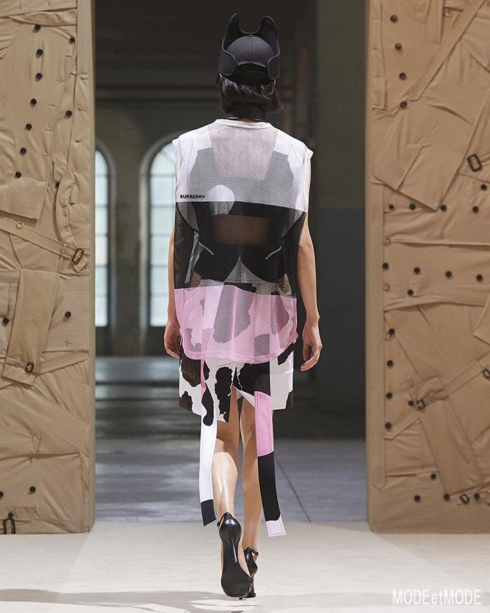 Burberry_SS22_017b