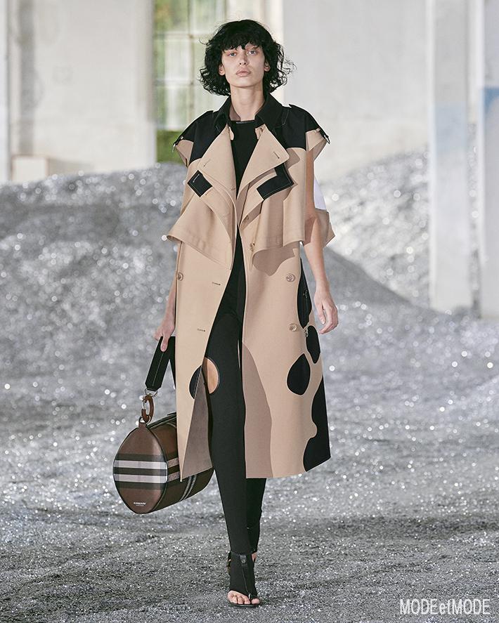 Burberry_SS22_025