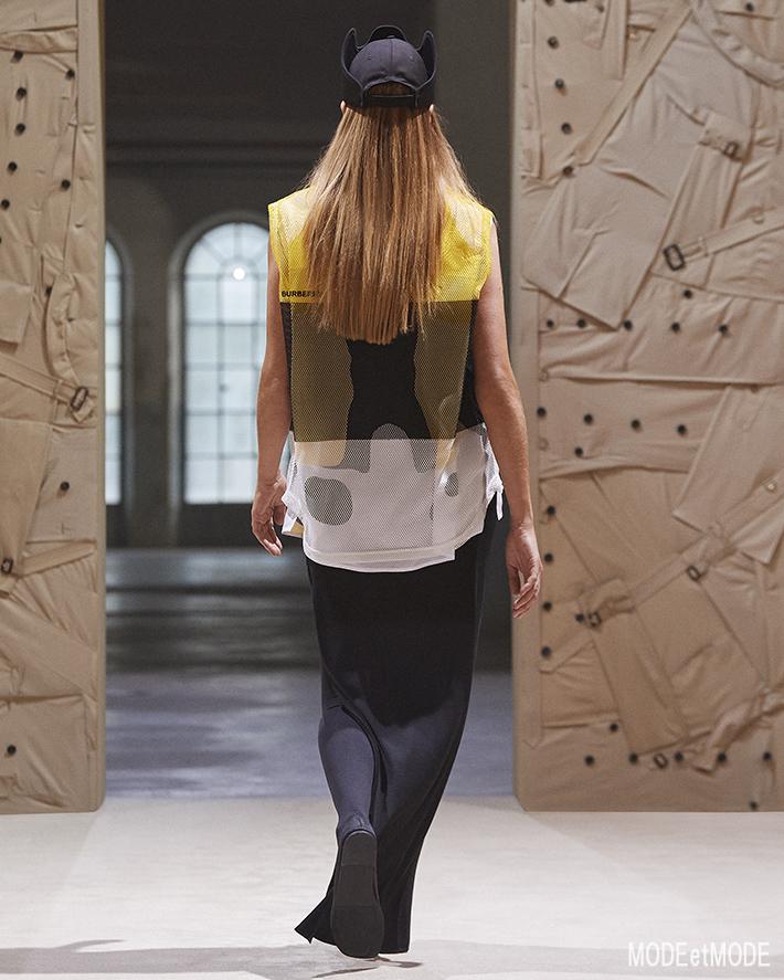 Burberry_SS22_037b