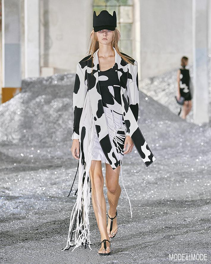 Burberry_SS22_044