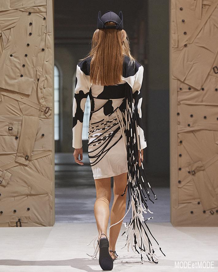Burberry_SS22_044b