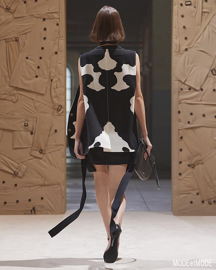 Burberry_SS22_045b