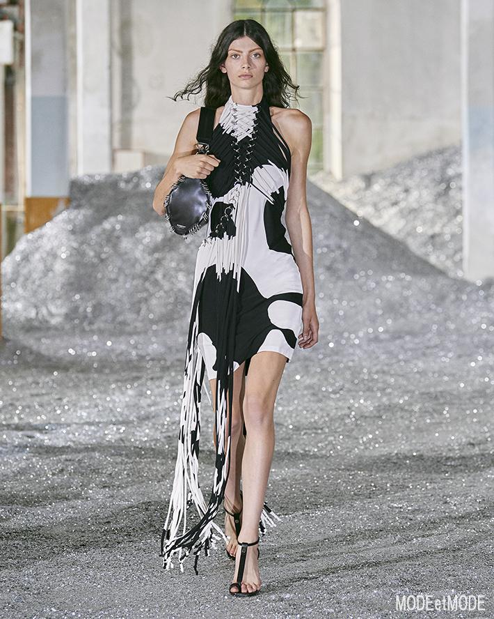 Burberry_SS22_046