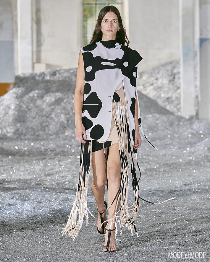 Burberry_SS22_049