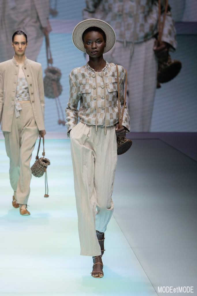 EMPORIO_ARMANI_SS22_LADIES_011