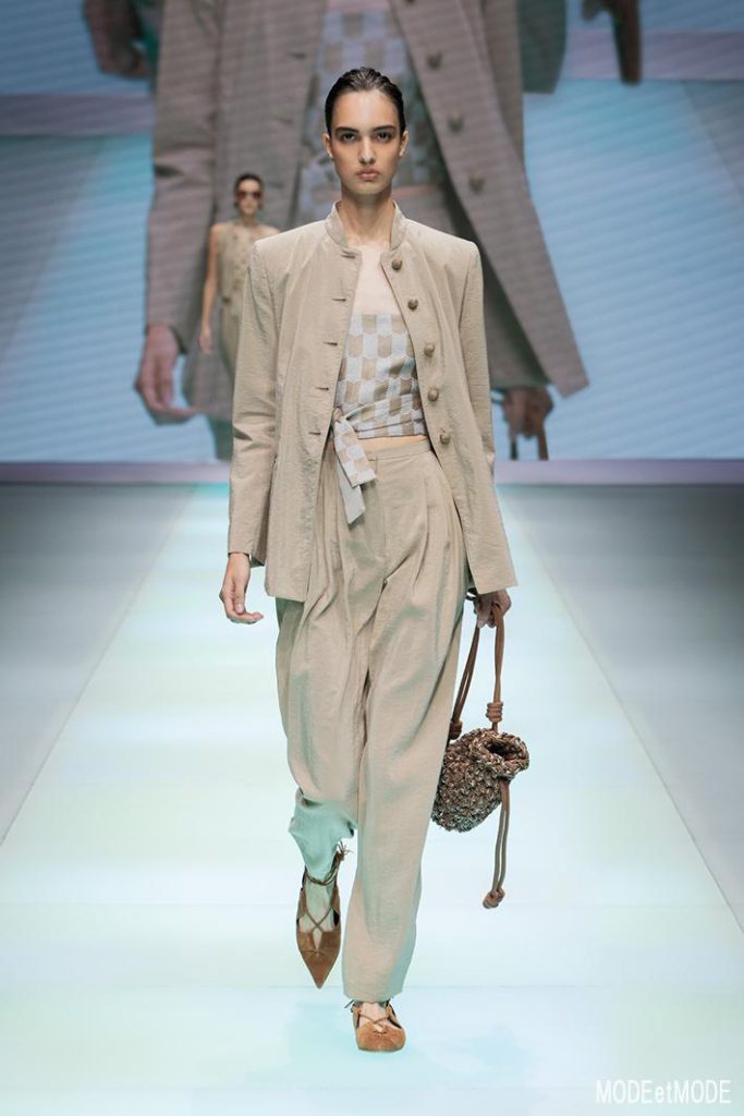 EMPORIO_ARMANI_SS22_LADIES_012